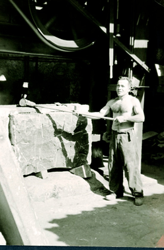 1965 - Seilsägearbeiten an einem Granitblock
